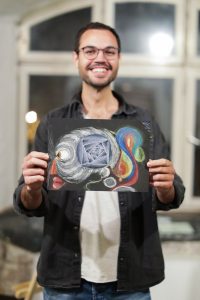 Kreidemalen auf schwarzes Papier im Atelier Colore Studentencafe Ulm
